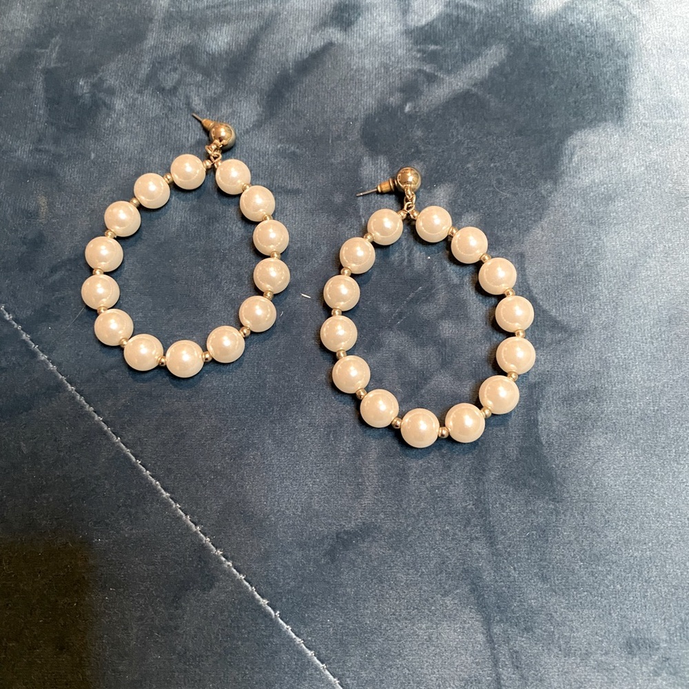 Large Pearl loop earrings